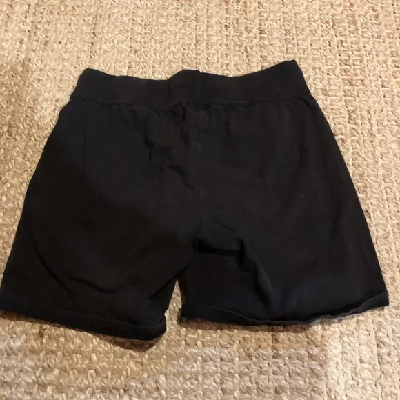 Black shorts size small - Picture 2 of 3